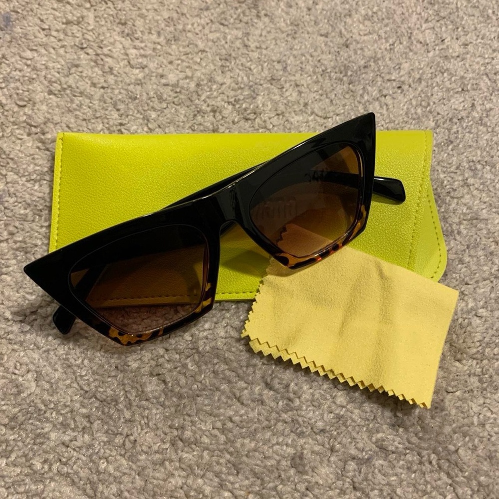 STUNNING CATEYE SUNGLASSES ☀️🕶️